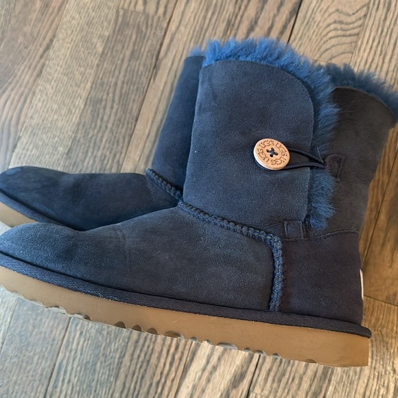 Ugg Kids - Bailey with button - Picture 5 of 6